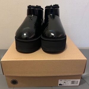 UGG Women’s Black Classic Ultra Shiny Mini Platform
